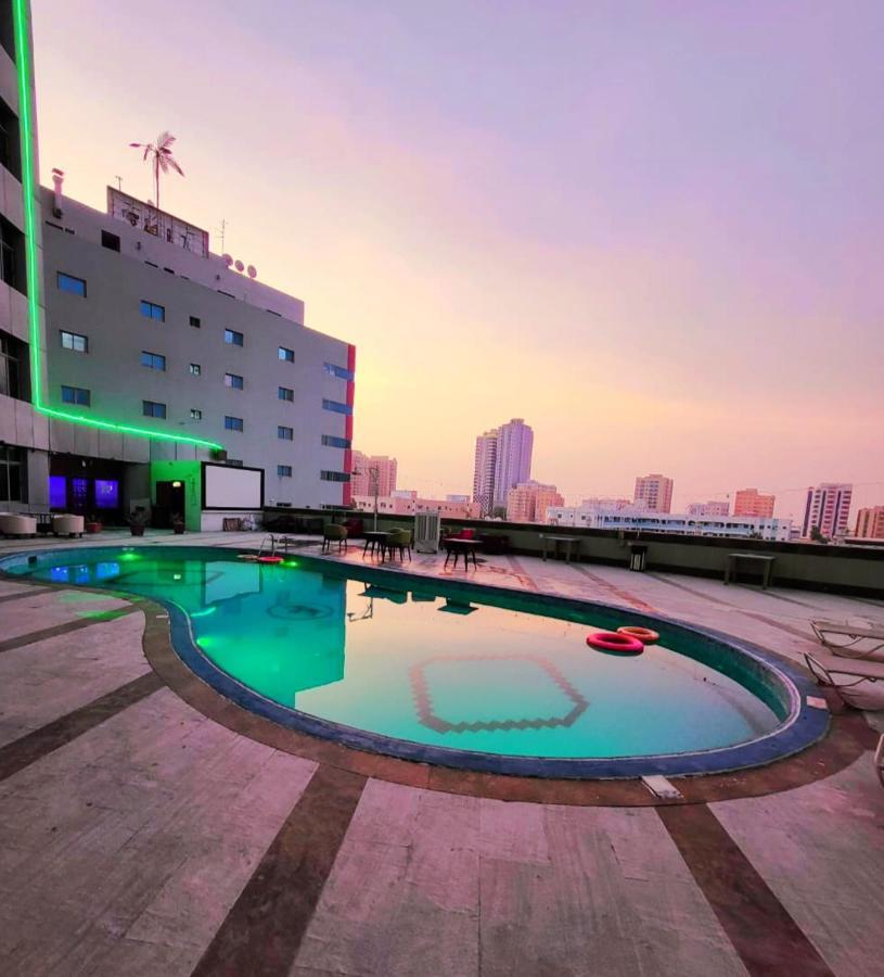 Crown Palace Hotel Ajman Exterior foto